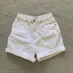 WHITE CARGO-STYLE DENIM SHORTS